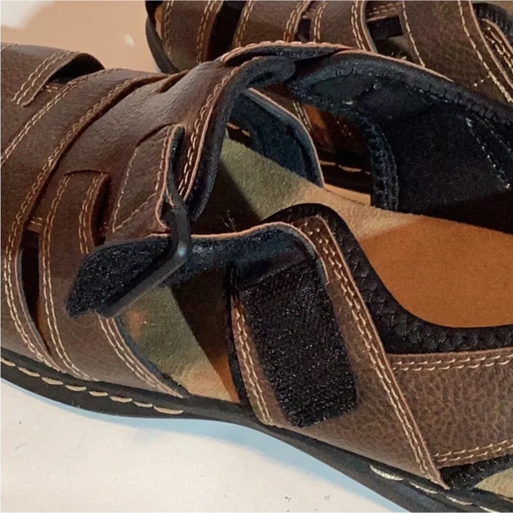 Croft & Barrow Ortholite eco strappy leather sandal,open weave,Velcro close, 7.5